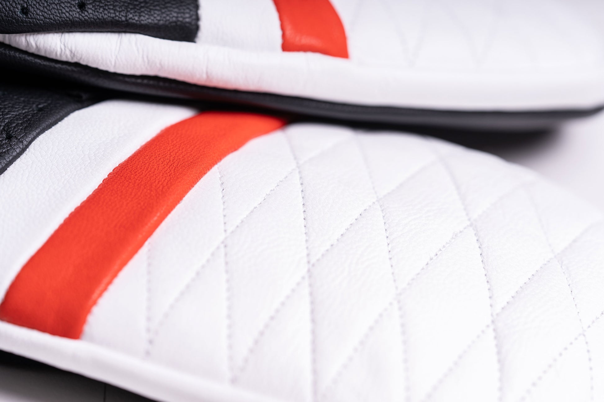 Borgan Snowboard Mitten - White